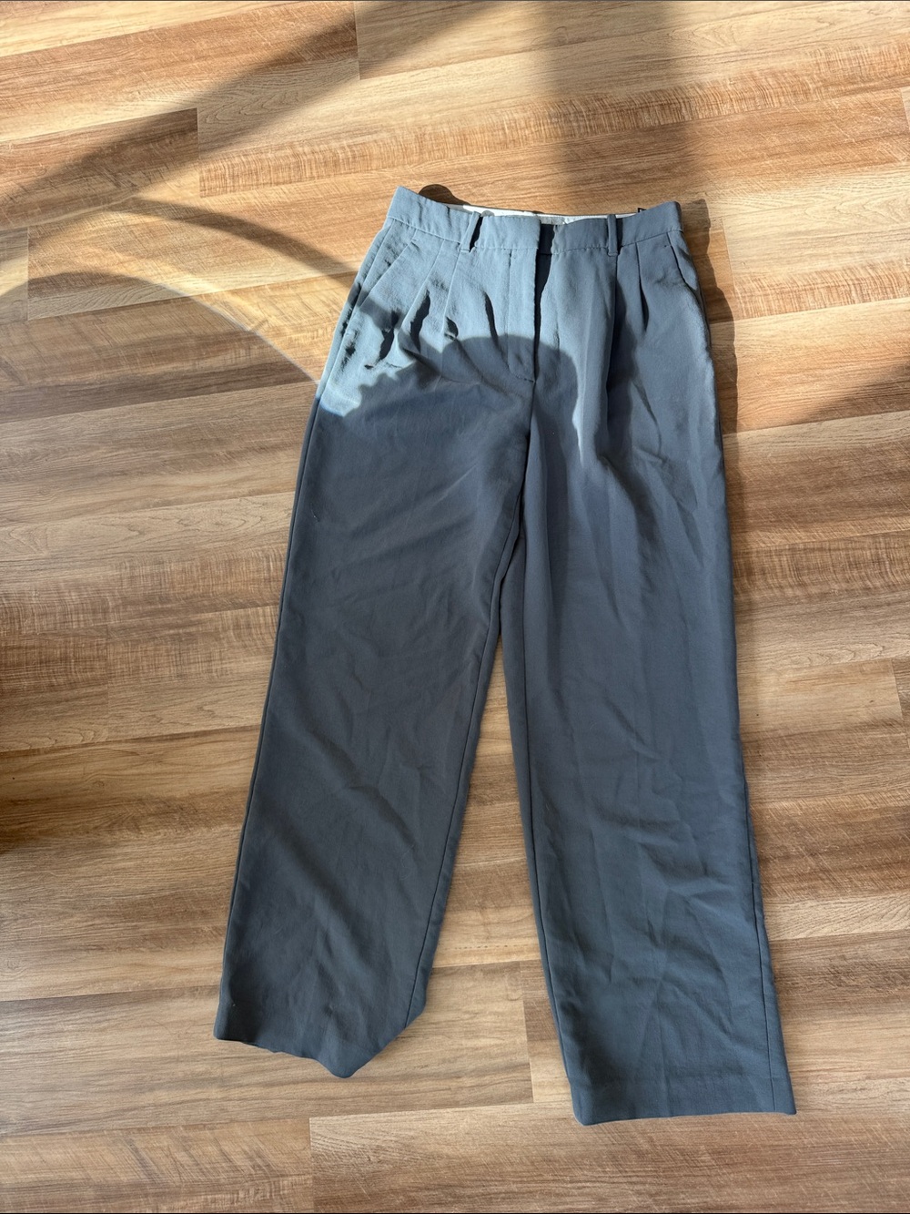 Aritzia Effortless Pleated Dress Pants in Slate Gray